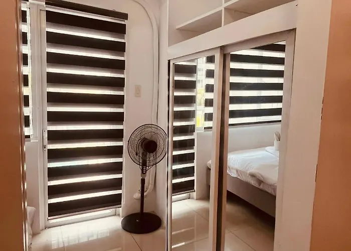 Shell Residences By Em Paradise Staycation Hotel